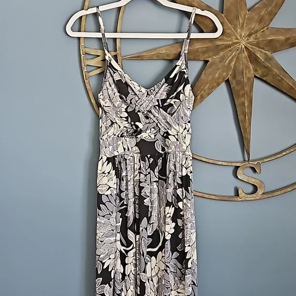 Elegant Black and White Floral Maxi Dress - Picture 8 of 10